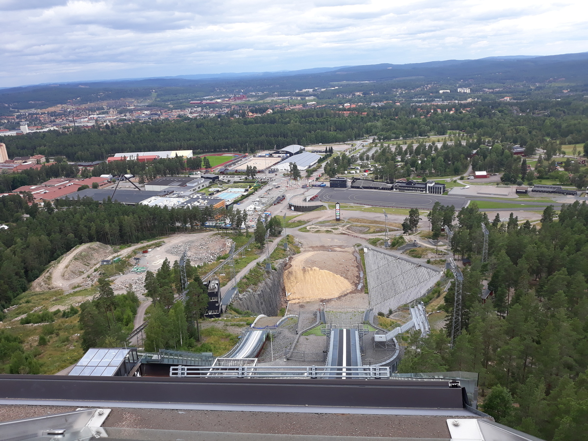Pogled z vrha skakalnice v Lugnetu pri Falunu