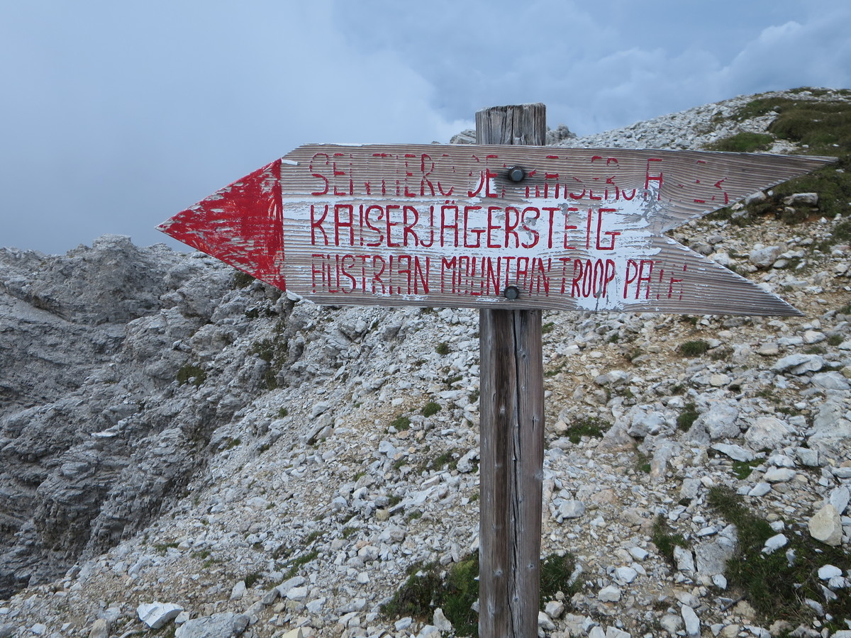 Kažipot za Kaiserjägersteig na vrhu Lagazuoi