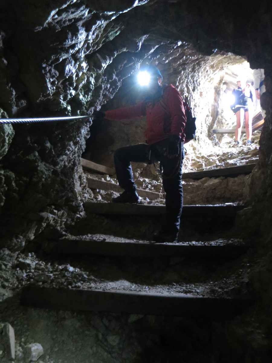 Sestop skozi italijanski predor skozi Punta Berrino